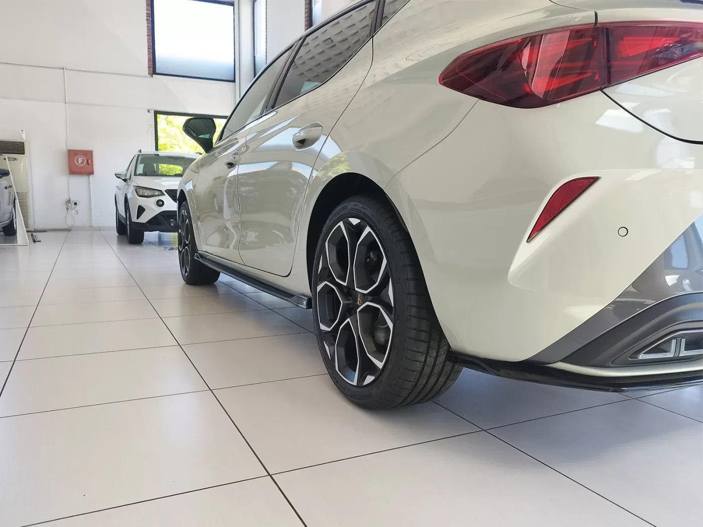 Motordrome Side Skirts Extensions V.2 Seat Leon Mk4 FR Cupra Leon Mk1 Gloss Black